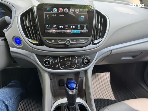 Chevrolet Volt 2017 белый - фото 16