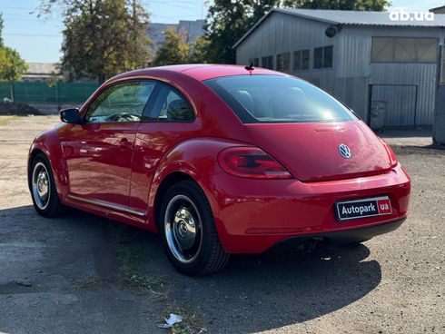 Volkswagen Beetle 2012 красный - фото 6
