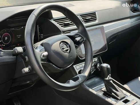 Skoda Superb 2021 - фото 28