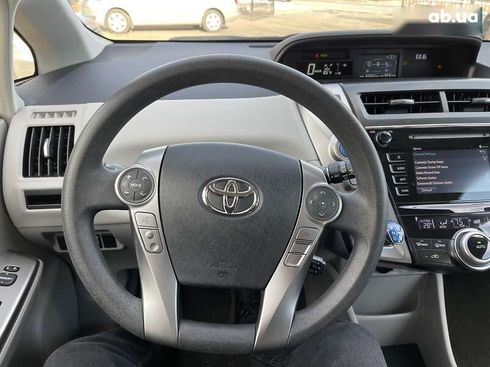 Toyota Prius V 2014 - фото 15