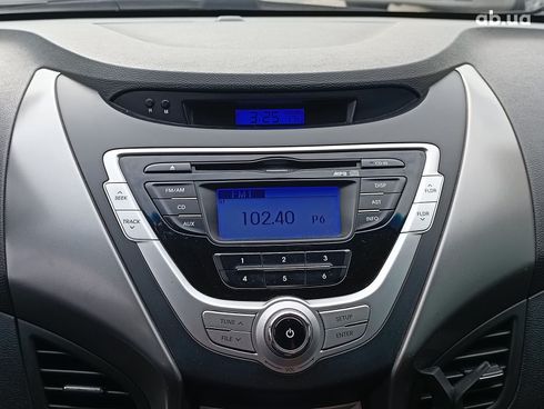 Hyundai Elantra 2012 белый - фото 19