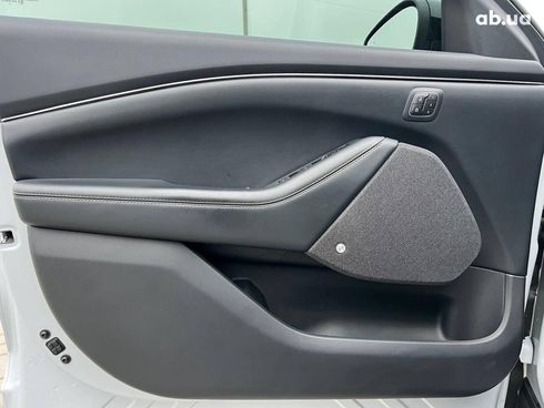 Ford Mustang Mach-E 2022 белый - фото 15