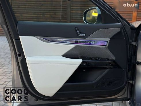 BMW i7 2023 - фото 16