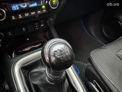 Toyota Hilux 2017 серый - фото 22