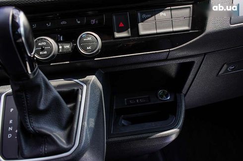 Volkswagen Multivan 2020 - фото 24