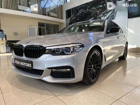 BMW 5 серия 2018 - фото 11