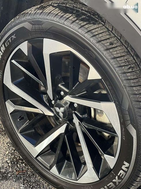 Mitsubishi Outlander 2023 - фото 9