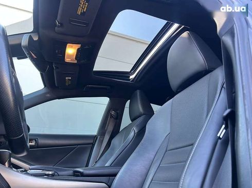 Lexus IS 2018 - фото 19