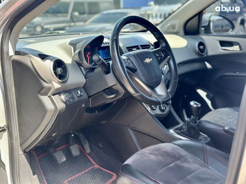 Chevrolet Aveo 2014 серый - фото 9