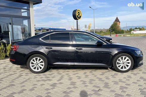 Skoda Superb 2019 - фото 8