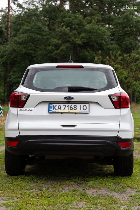 Ford Escape 2018 белый - фото 13