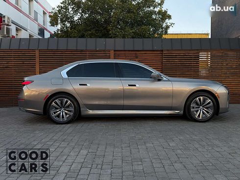 BMW i7 2023 - фото 8