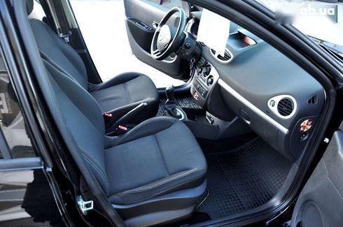 Renault Clio 2012 - фото 26