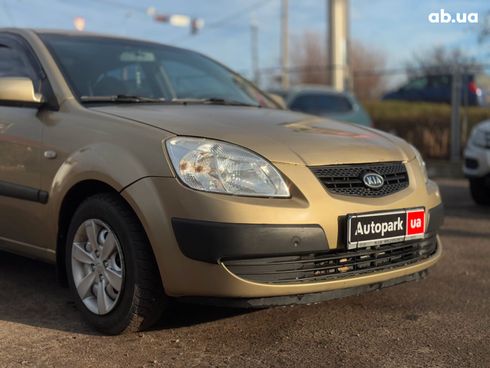 Kia Rio 2008 бежевый - фото 6