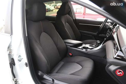 Toyota Camry 2019 - фото 12