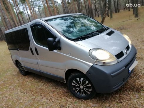 Renault Trafic 2004 серый - фото 2