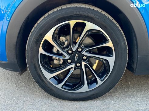 Chevrolet Bolt 2022 синий - фото 11