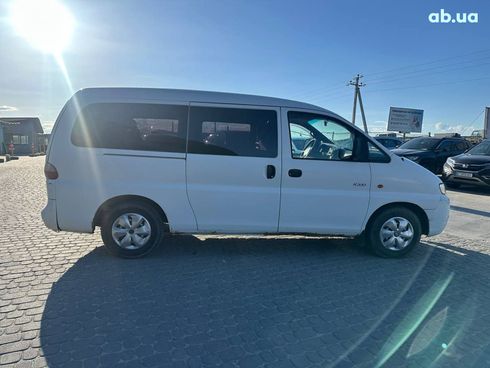 Hyundai H 200 2006 белый - фото 9