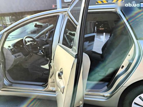 Mitsubishi Grandis 2007 - фото 6