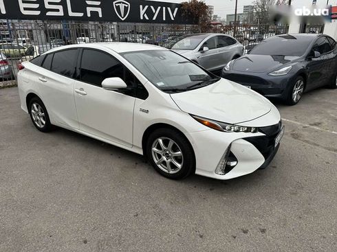 Toyota Prius 2017 - фото 7