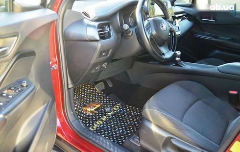 Toyota C-HR 2017 - фото 17
