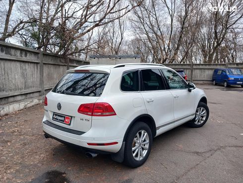 Volkswagen Touareg 2013 белый - фото 5