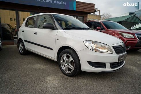 Skoda Fabia 2011 - фото 4