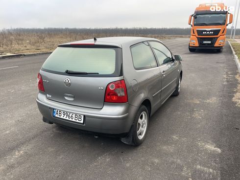 Volkswagen Polo 2004 серый - фото 4