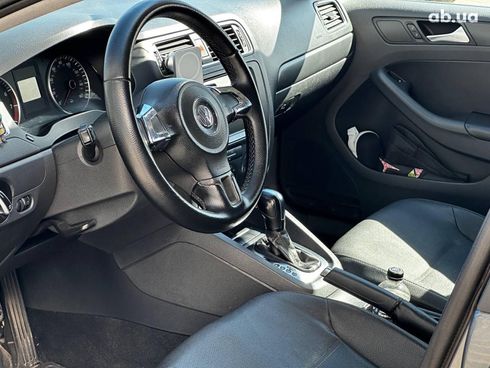 Volkswagen Jetta 2012 серый - фото 9