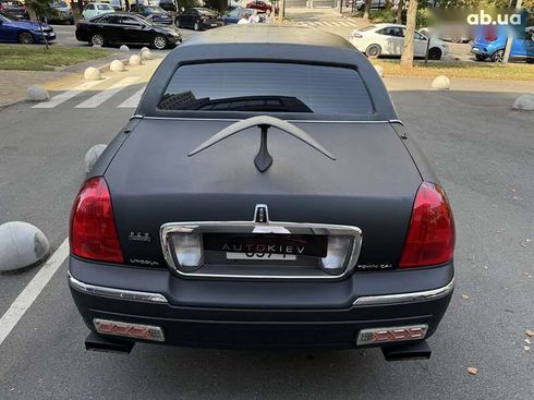 Lincoln Town Car 2003 - фото 9