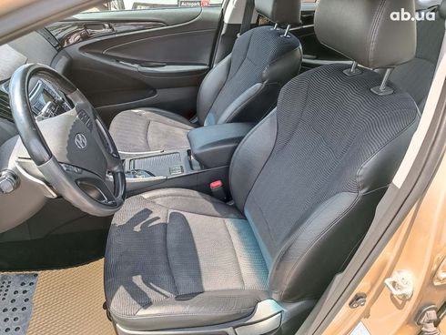 Hyundai Sonata 2010 бежевый - фото 13