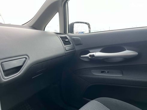 Toyota Auris 2010 белый - фото 15