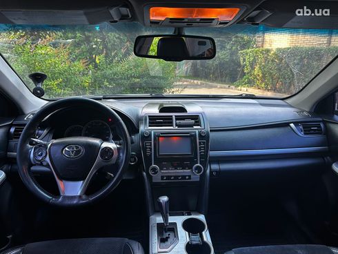 Toyota Camry 2012 серый - фото 20