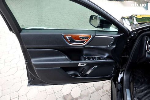 Lincoln Continental 2016 - фото 15