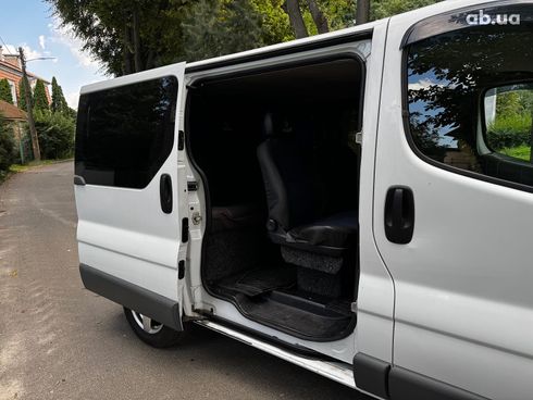 Renault Trafic 2010 белый - фото 22