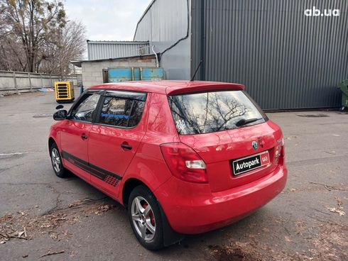 Skoda Fabia 2012 красный - фото 7