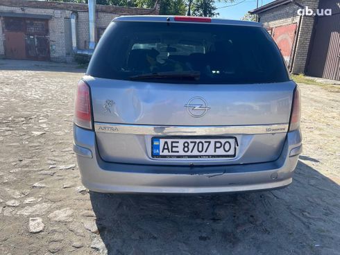 Opel Astra 2005 серебристый - фото 10
