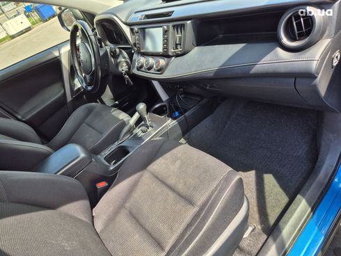 Toyota RAV4 2016 голубой - фото 19