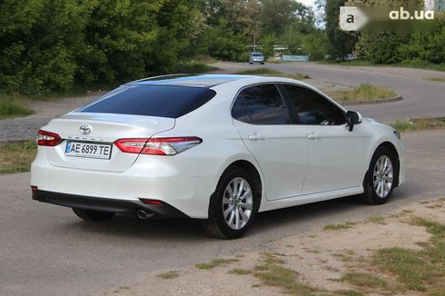 Toyota Camry 2020 - фото 13