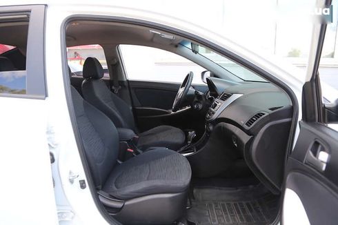 Hyundai Solaris 2016 - фото 12