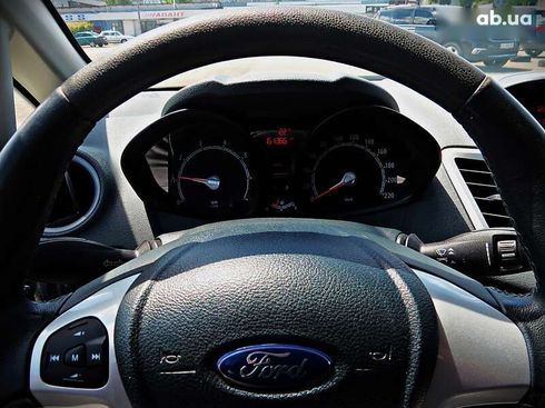 Ford Fiesta 2011 - фото 8