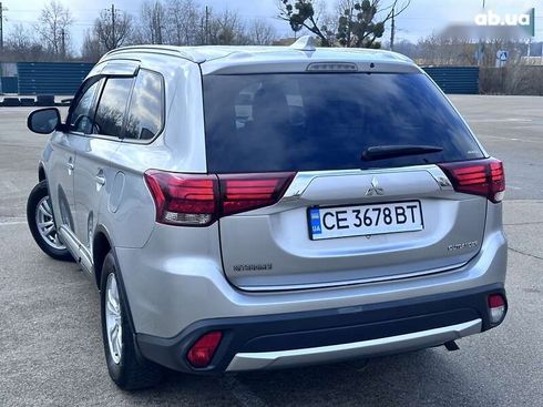 Mitsubishi Outlander 2018 - фото 18