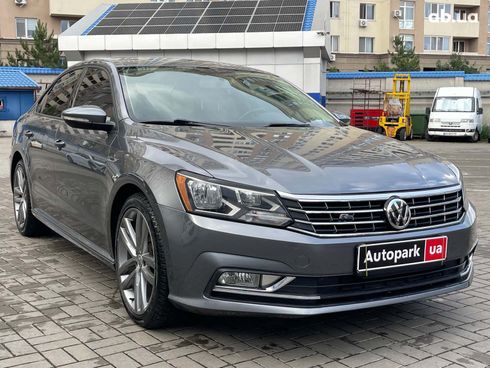 Volkswagen Passat 2017 серый - фото 3