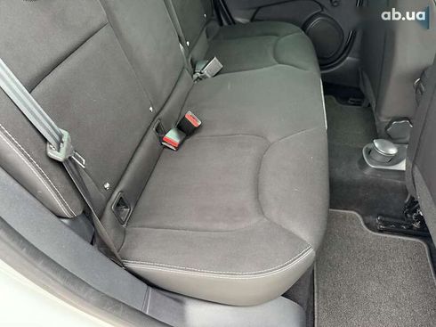 Renault Clio 2016 - фото 16