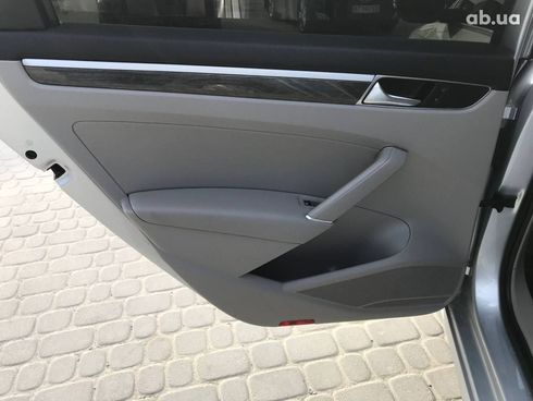Volkswagen Passat 2016 серый - фото 10