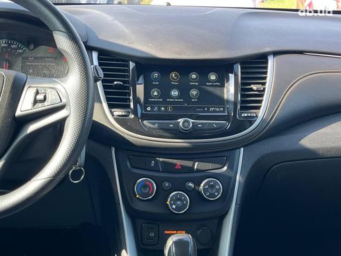 Chevrolet Trax 2018 черный - фото 21
