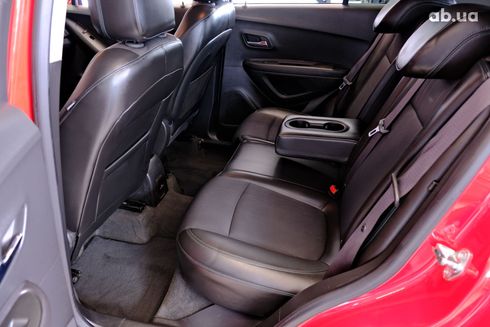 Chevrolet Trax 2016 красный - фото 8