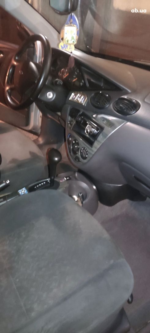 Ford Focus 2000 серебристый - фото 2