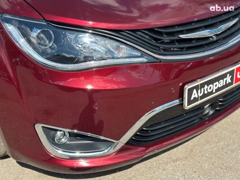 Chrysler Pacifica 2017 красный - фото 17