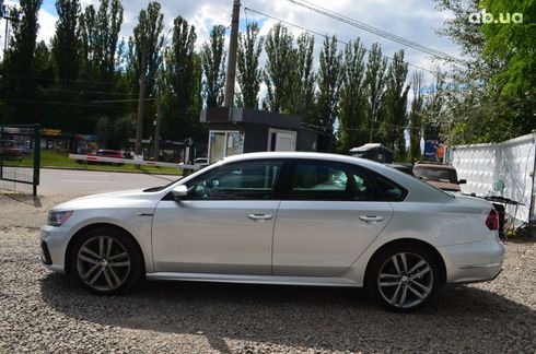 Volkswagen Passat 2018 серый - фото 4